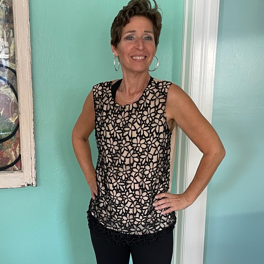 NEIMAN MARCUS beige & black sleeveless too